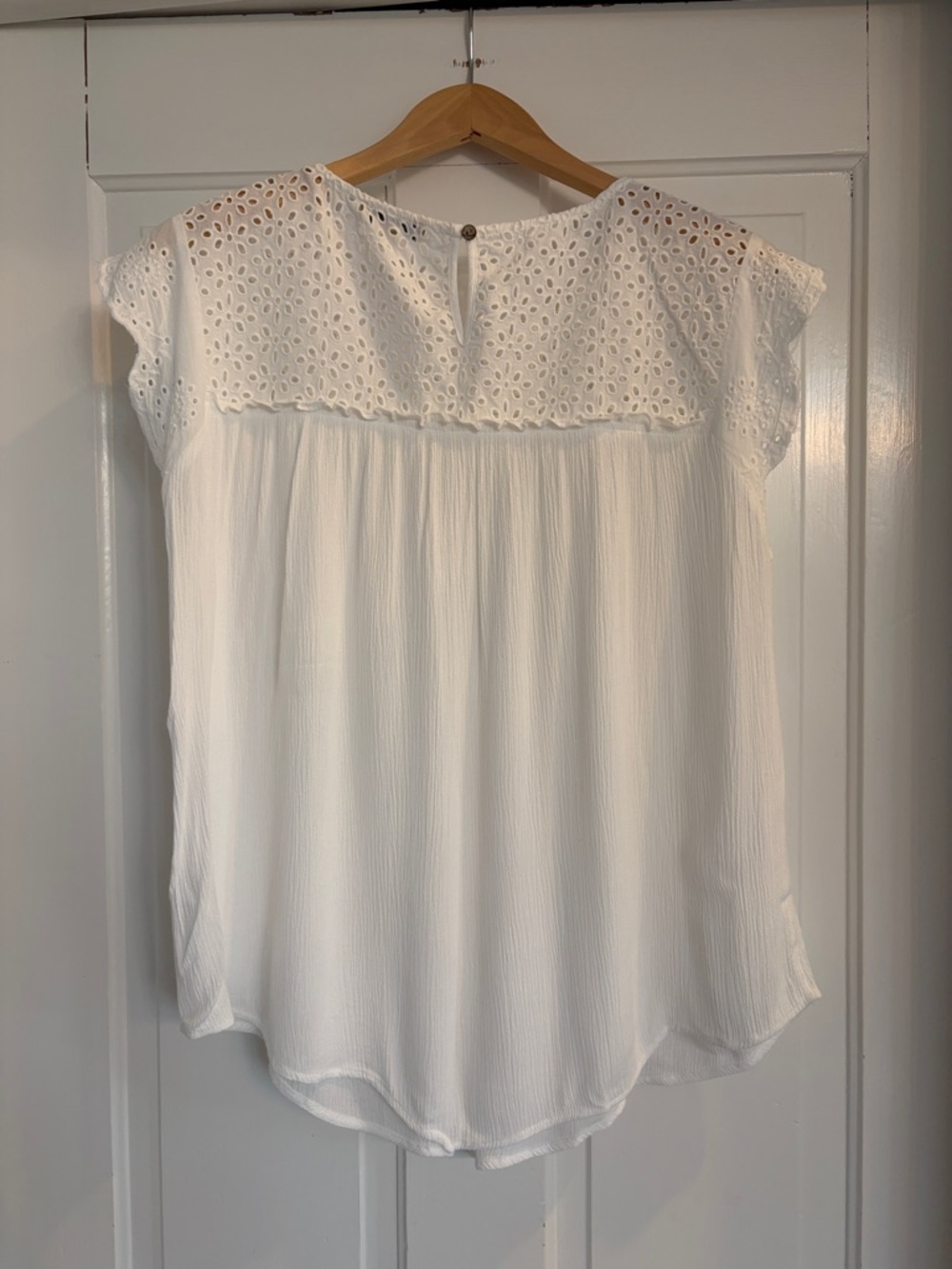 Democracy White Eyelet Yoke Cap Sleeve Top Size Medium - Picture 6 of 6